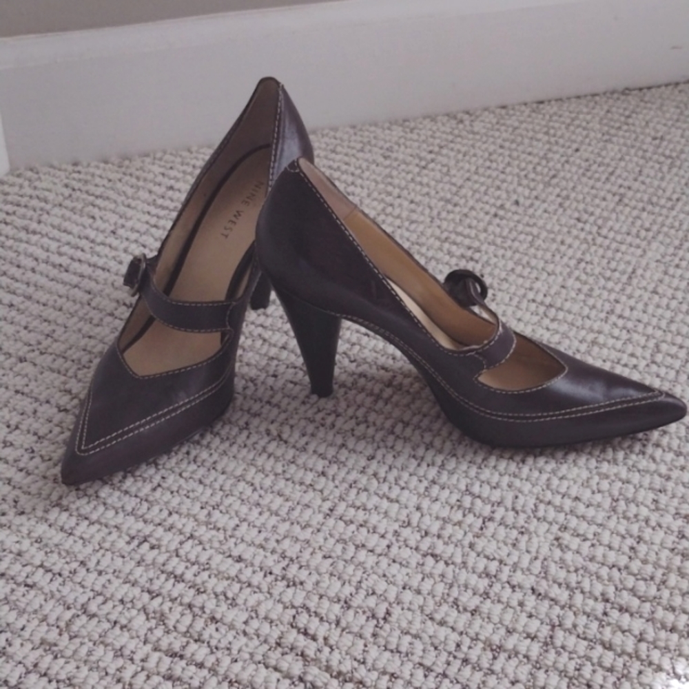 Cute pair of Nine West pumps with a buckle strap..